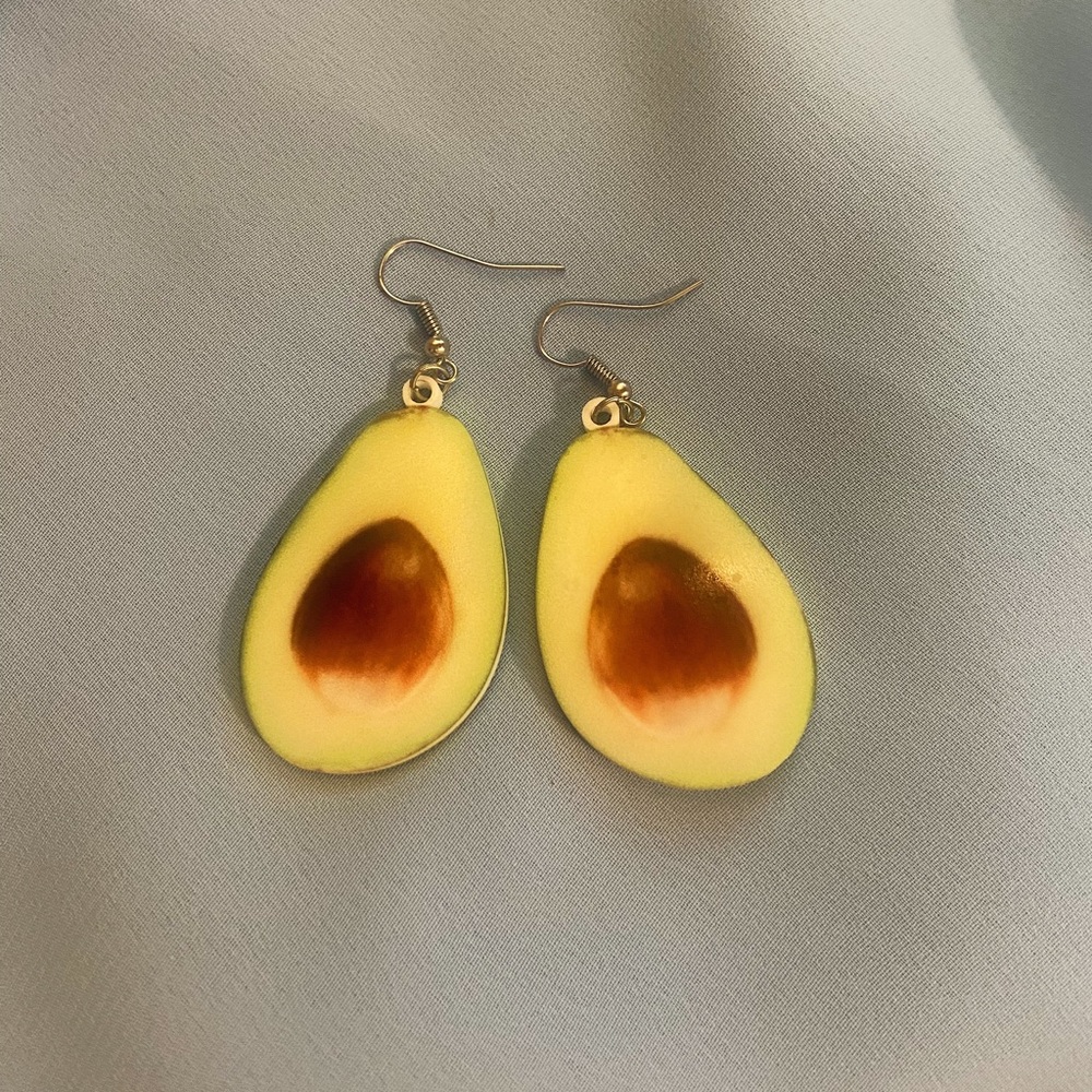 adorable avocado earrings! 💟🪩